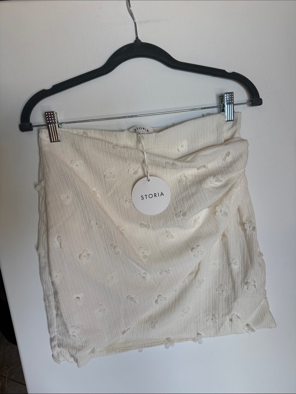 Storia Cream Mini Skirt with 3D Floral Appliqués NWT